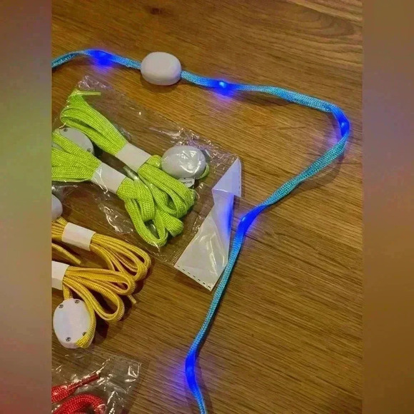 Shoe laces - 4 sets of light up shoe laces green, yellow, red, and blue. - Picture 3 of 3